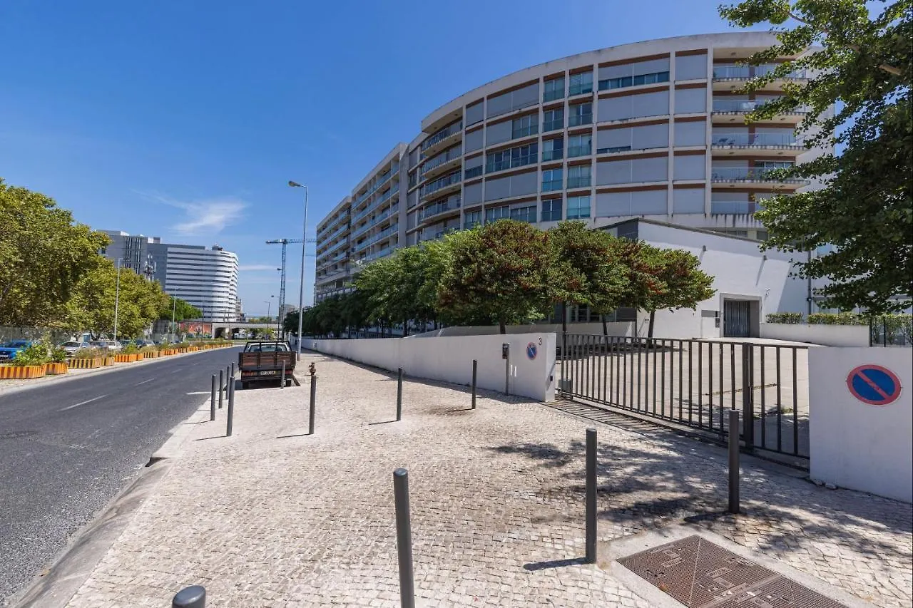 Lovely 1 Bdr Apartment With Pool By Lovelystay Lisboa 0*,  Portugália